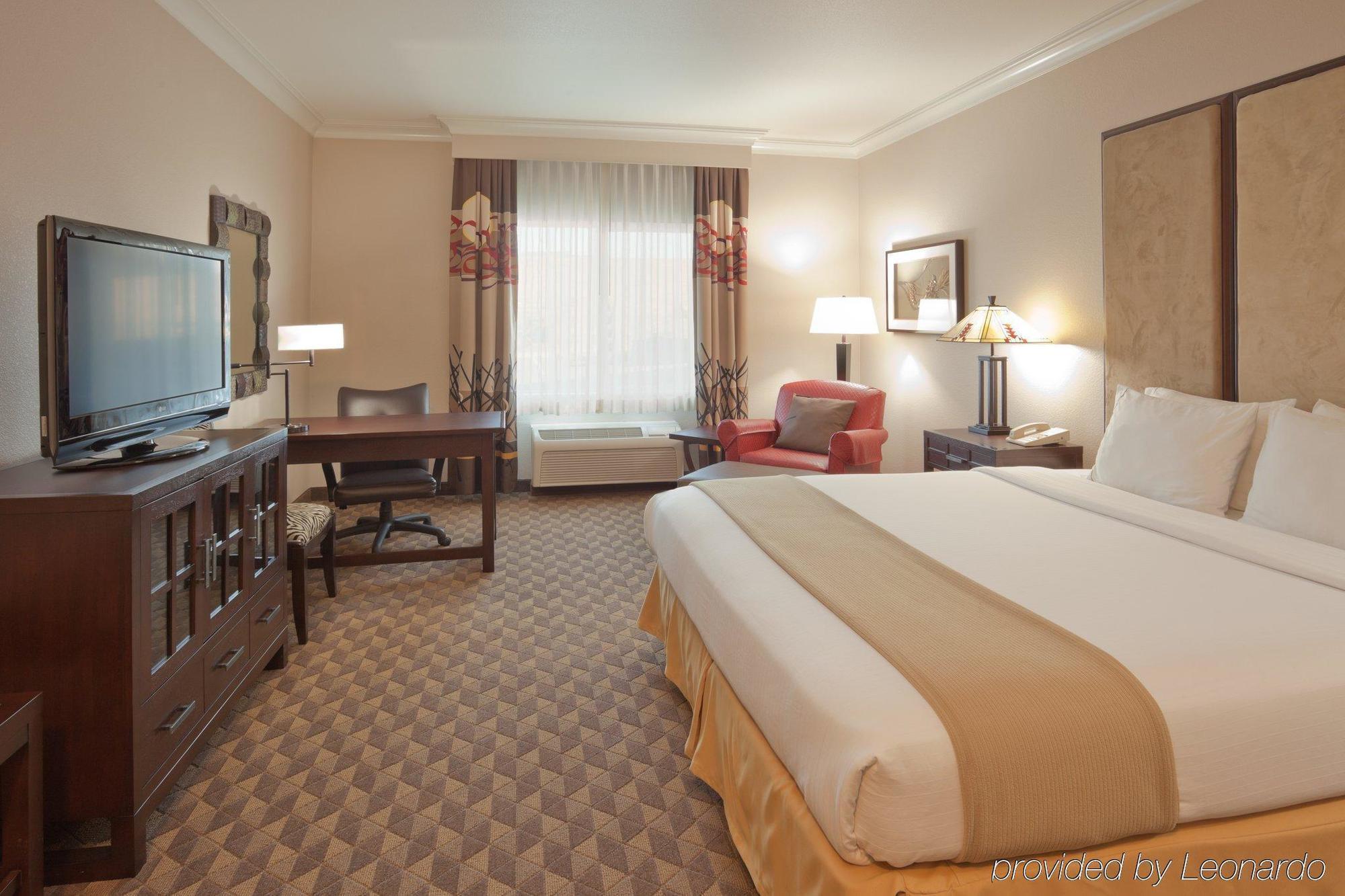 Holiday Inn Express Hotel & Suites Arcata/Eureka-Airport Area By Ihg McKinleyville Zimmer foto