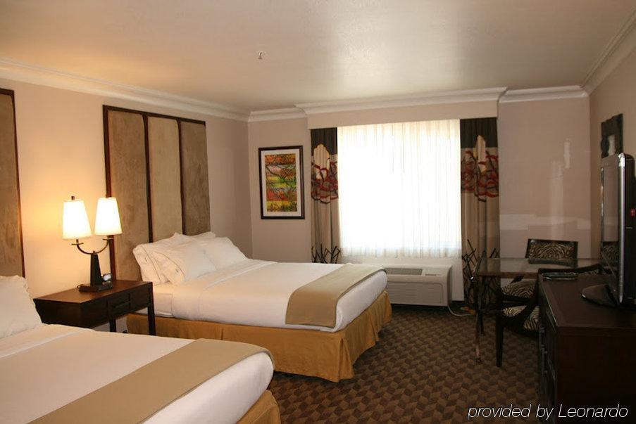 Holiday Inn Express Hotel & Suites Arcata/Eureka-Airport Area By Ihg McKinleyville Zimmer foto